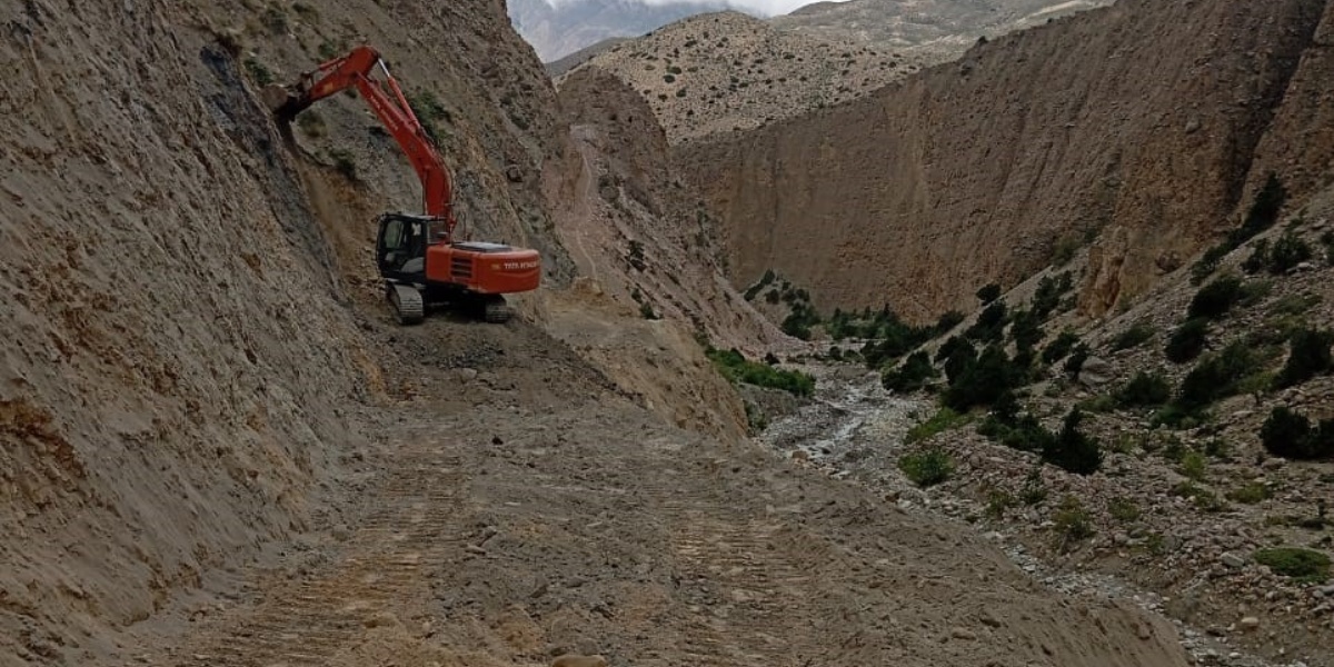 प्रदेश सरकारले कार्यक्रमबाट हटायो मुस्ताङमा बहुवर्षीय ठेक्का लागेको सडक