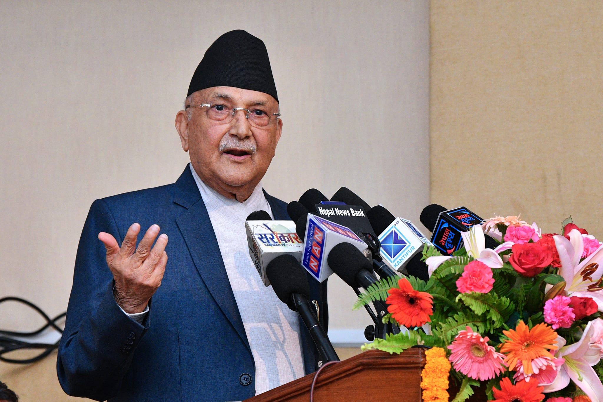 सुन तस्करीको तथ्य बाहिर आउँछ भनेर सरकारले सांसद शर्मालाई हतकडी लगायो: ओली