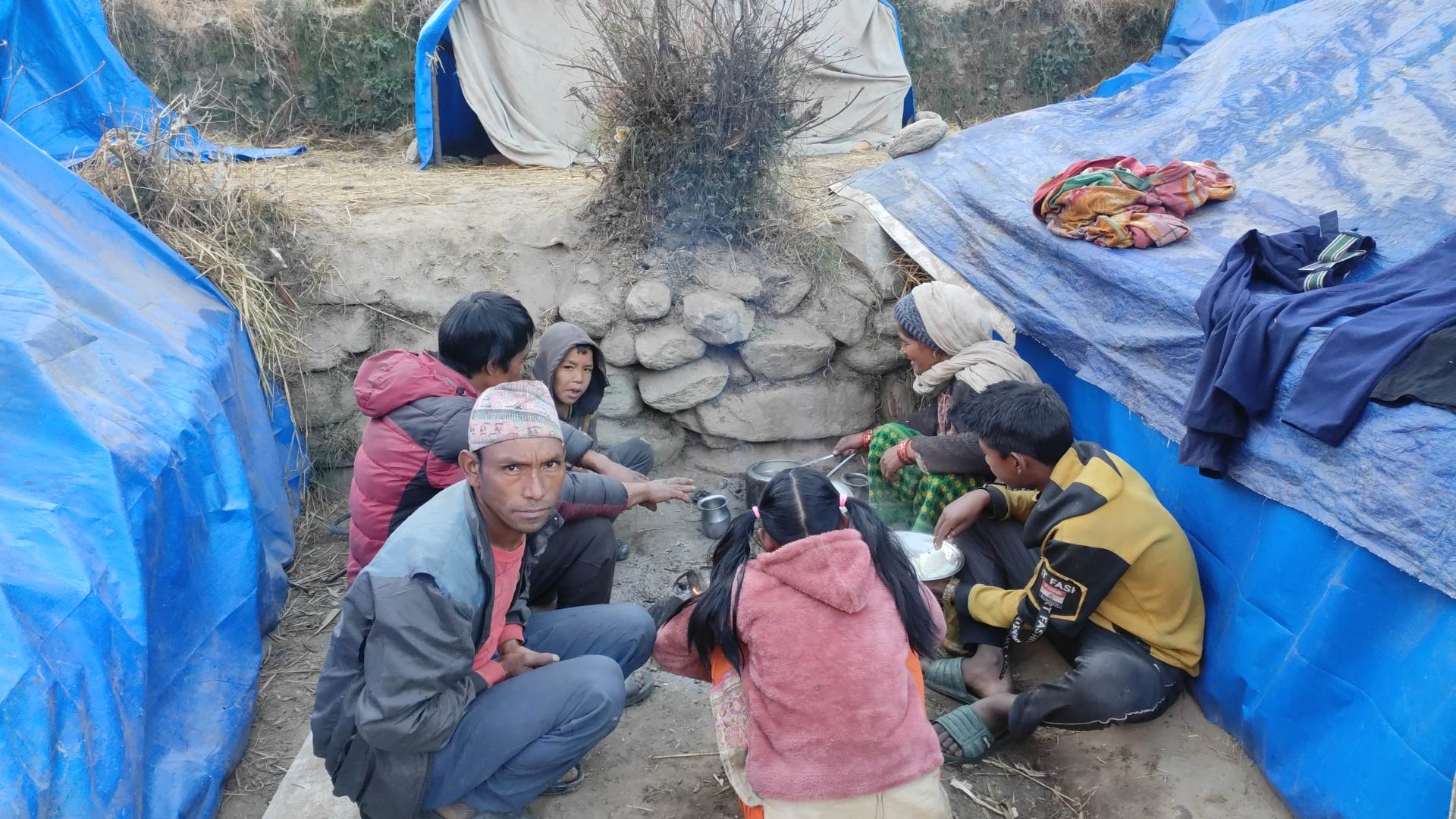 चिसोले मुगुमा पहिरोबाट विस्थापितको बिचल्ली