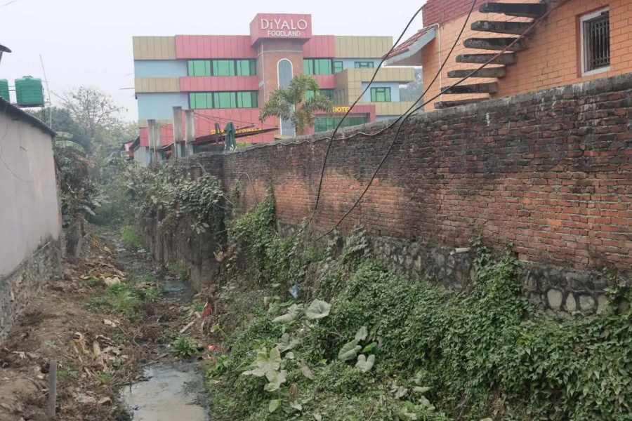 भरतपुरको पुंगीखोला अतिक्रमणको चपेटामा