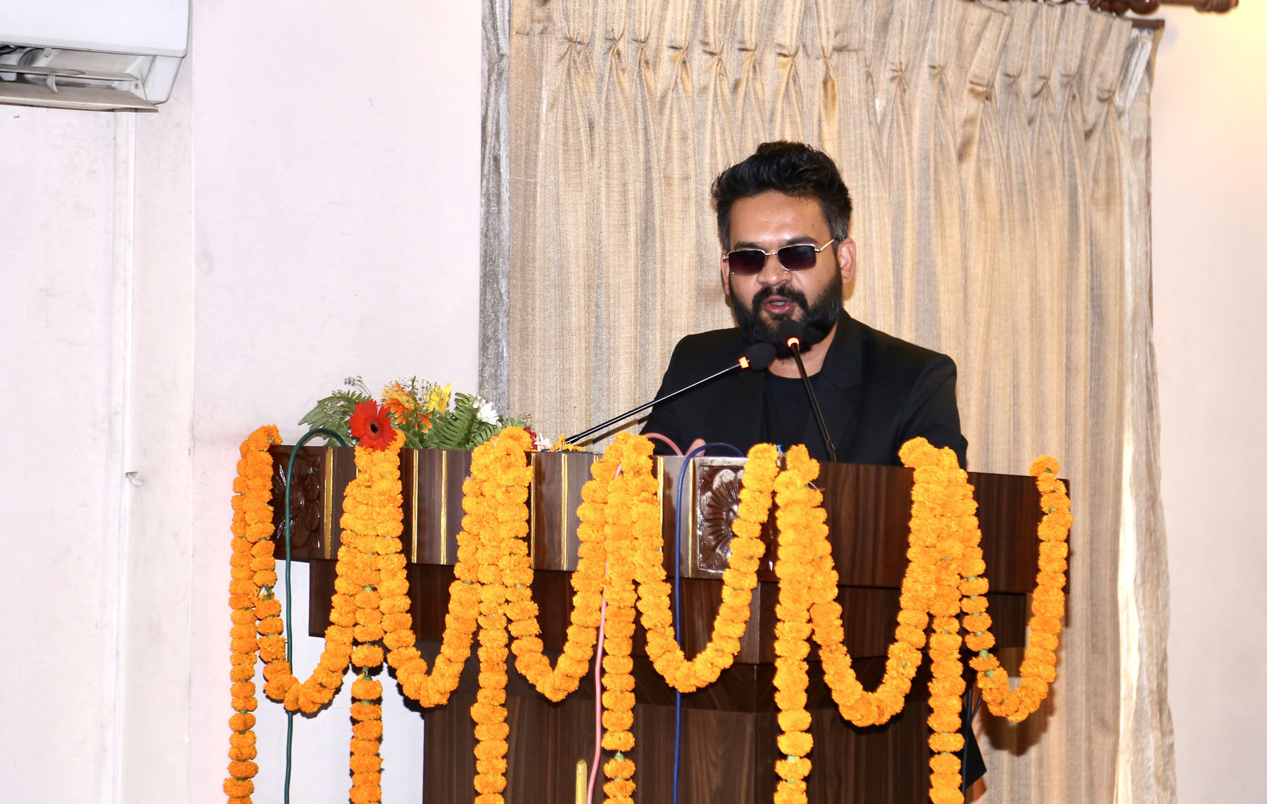 निर्वाचन आयोगले सोध्यो काठमाडौं महानगर प्रमुख बालेन शाहलाई स्पष्टीकरण