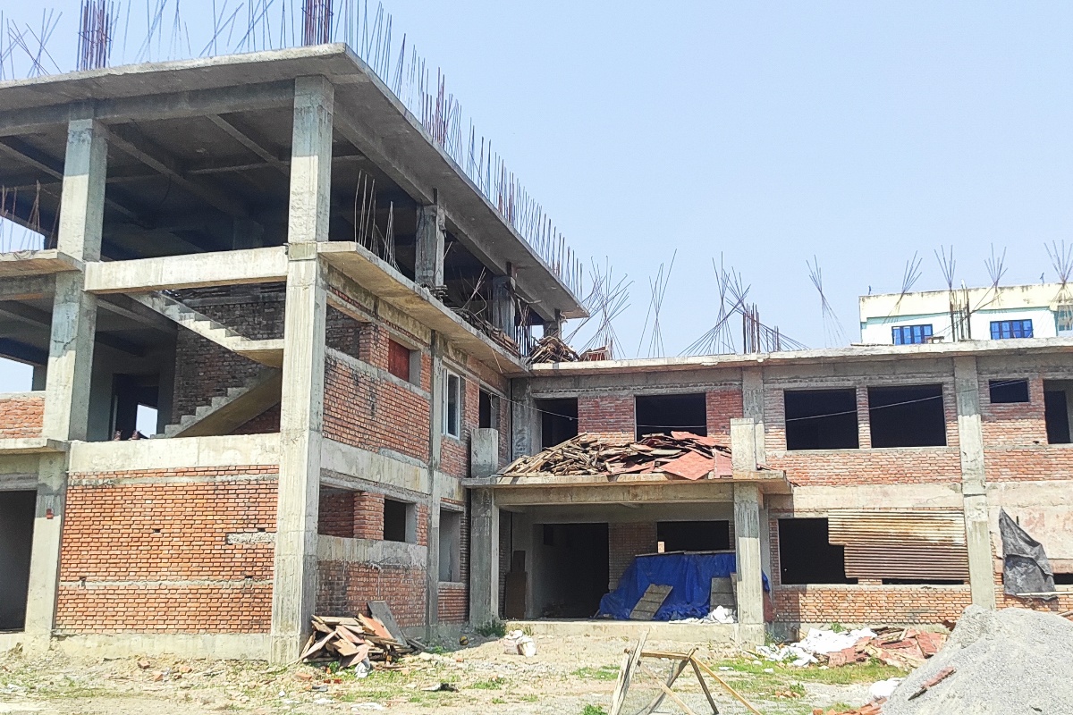 व्यासको नमूना भेटेरिनरी अस्पताल अलपत्र