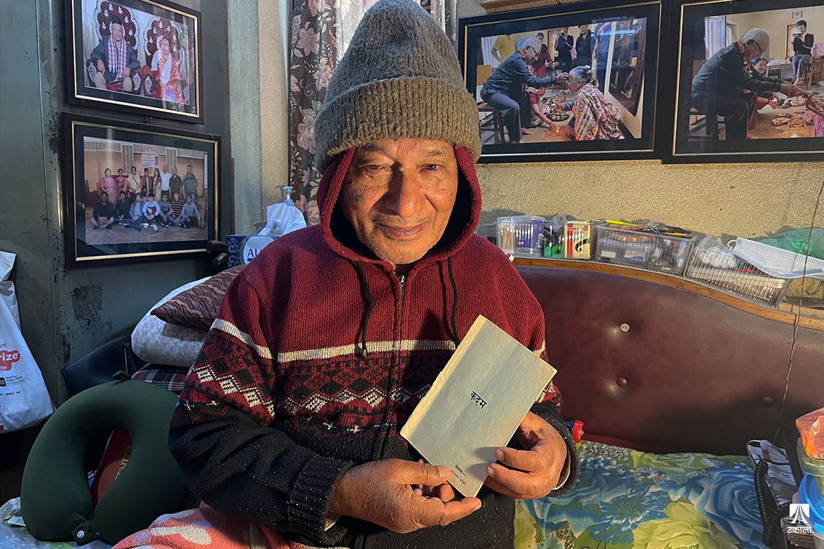 बिछोडिएकी जीवनसंगिनीलाई कवितामा बचाइरहेका जोशी