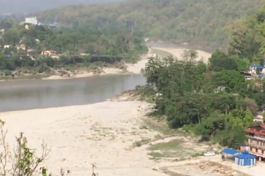 देवघाटस्थित नारायणी नदीमा नुहाउने क्रममा २ जना बेपत्ता