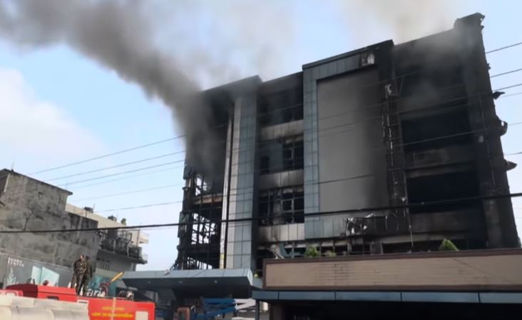 धरानमा जलाइएको भाटभटेनीमा चार जनाको शव भेटियो, प्रहरी भन्छ– लुटपाटमा संलग्नहरू हुनसक्छन्