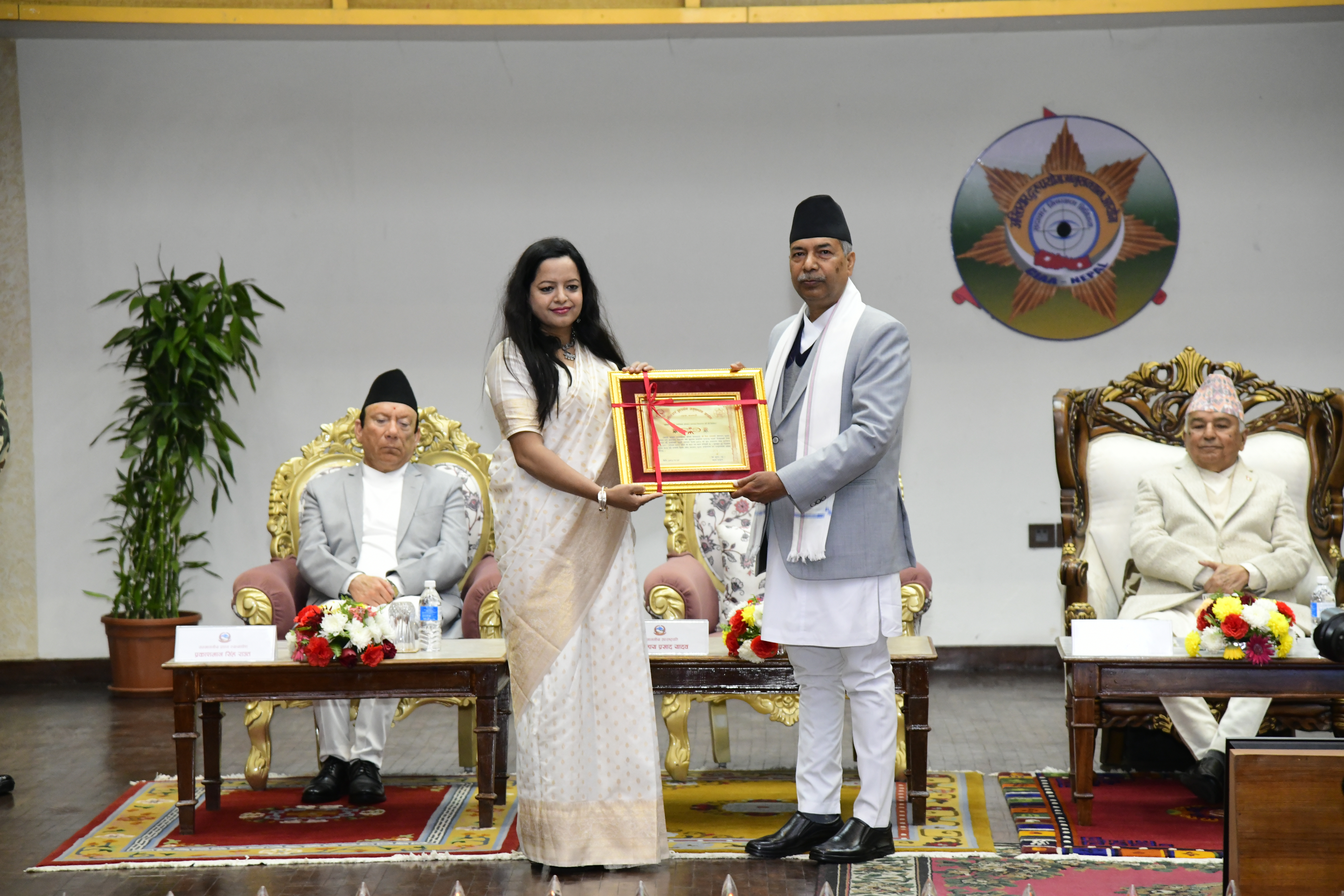 खोज पत्रकारिताका लागि उकालोकर्मी दिपा दाहाललाई अख्तियारको सम्मान