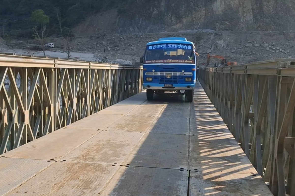खोटाङको फोक्सिङटारमा अस्थायी बेलिब्रिज जडान गरेर यातायात सञ्चालन