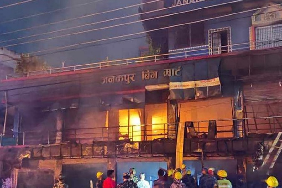 जनकपुर बिग मार्टमा आगलागी, १० करोड बराबरको क्षति भएको अनुमान