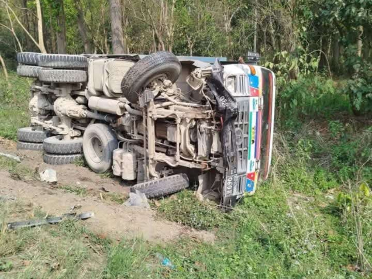 बारामा कार र टिपर ठोक्किँदा २ जनाको मृत्यु 