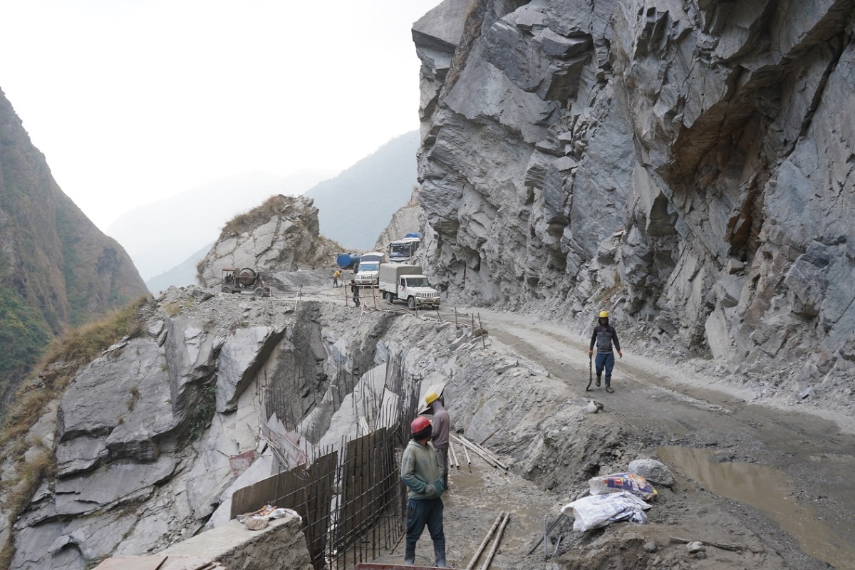 कालीगण्डकी करिडोर: काभ्रेभिरमा ‘रक एंकरिङ’ गरेर सडक विस्तार