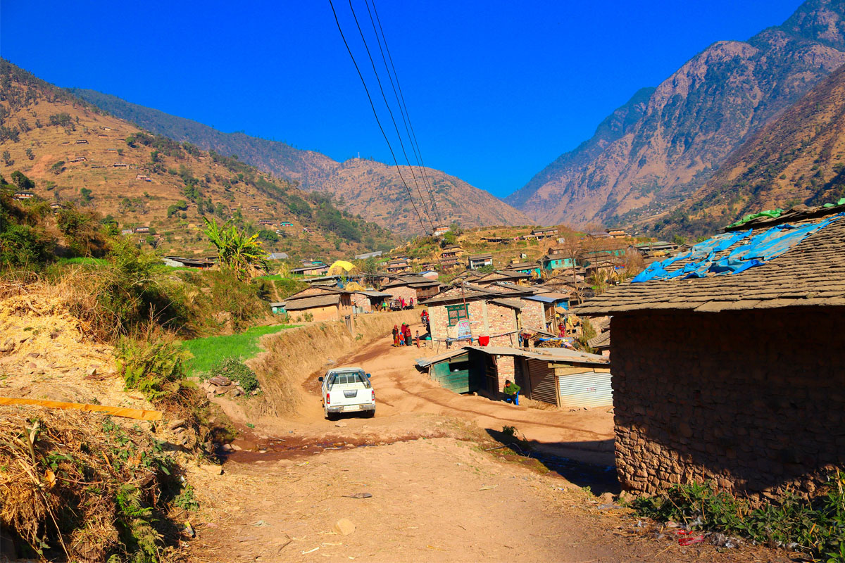 सालझण्डी–ढोरपाटन सडकमा ठेकेदारको लापरबाही: म्याद सकियो, काम भने ३० प्रतिशत मात्रै