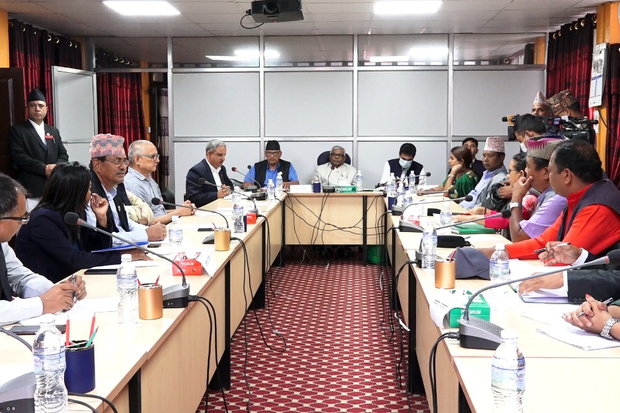 सांसदहरूको प्रश्न : सरकारले सुकुमबासी र भूमिहीनलाई जंगल मासेर जग्गा दिने हो?