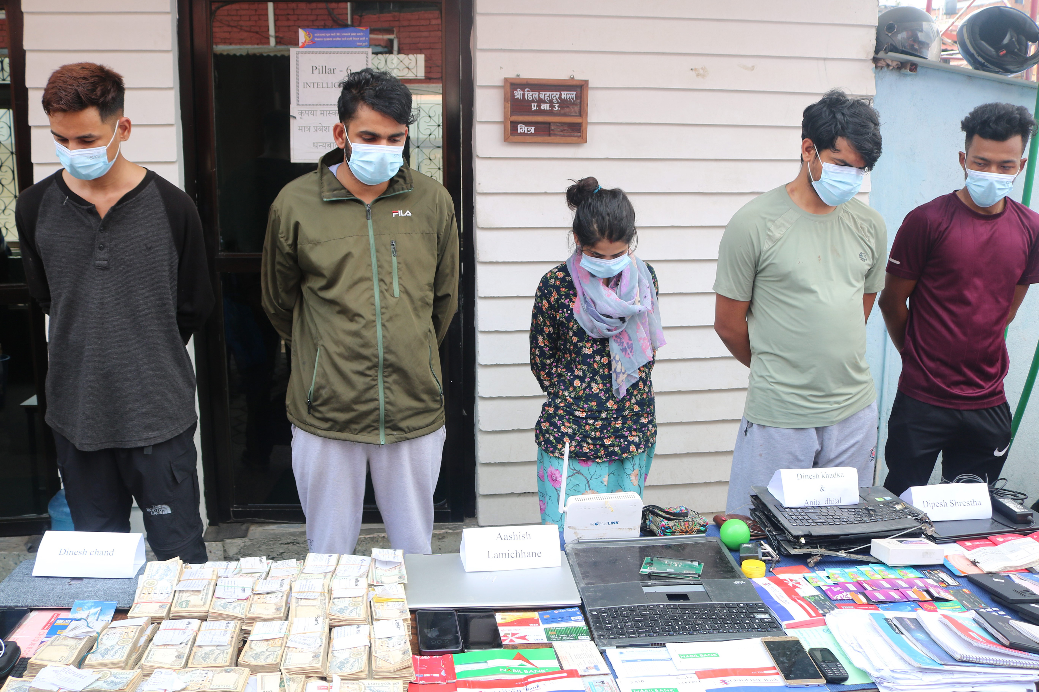 ६३ वटा बैंक खाता खोलेर करोडौँ सट्टेबाजी गरेको आरोपमा पाँच जना पक्राउ