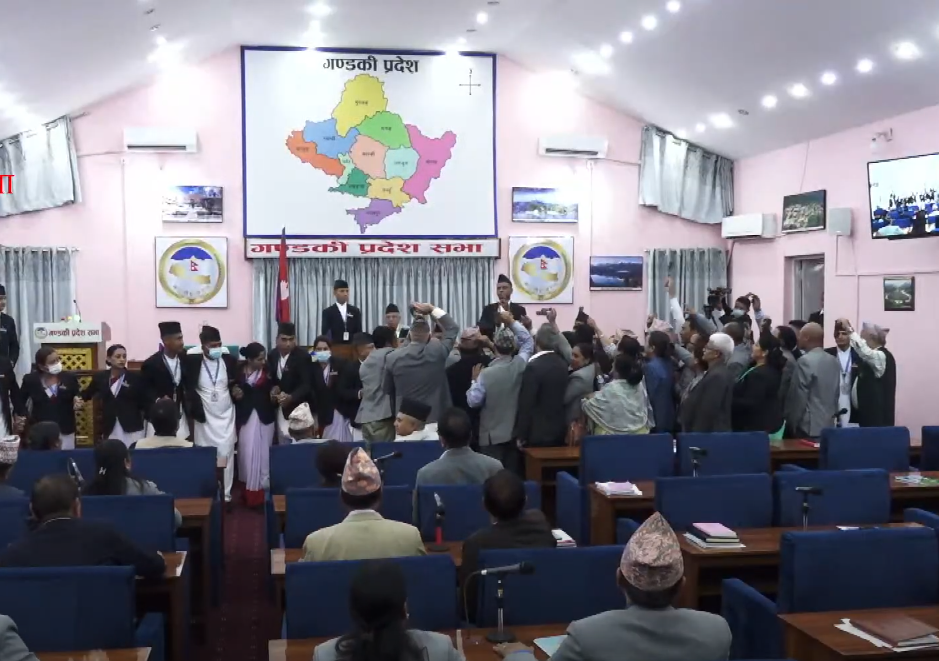 सर्वोच्चको आदेशमा टेकेर गण्डकीका मुख्यमन्त्रीले विश्वासको मत पाएको घोषणा