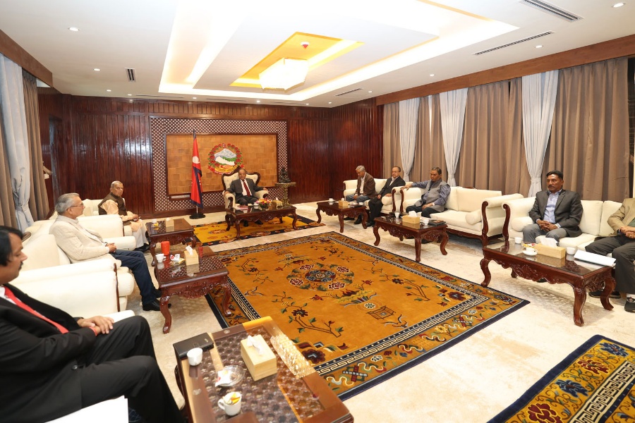 गठबन्धनको बैठक निष्कर्षविहीन, ३ बजे पुनः बस्ने 