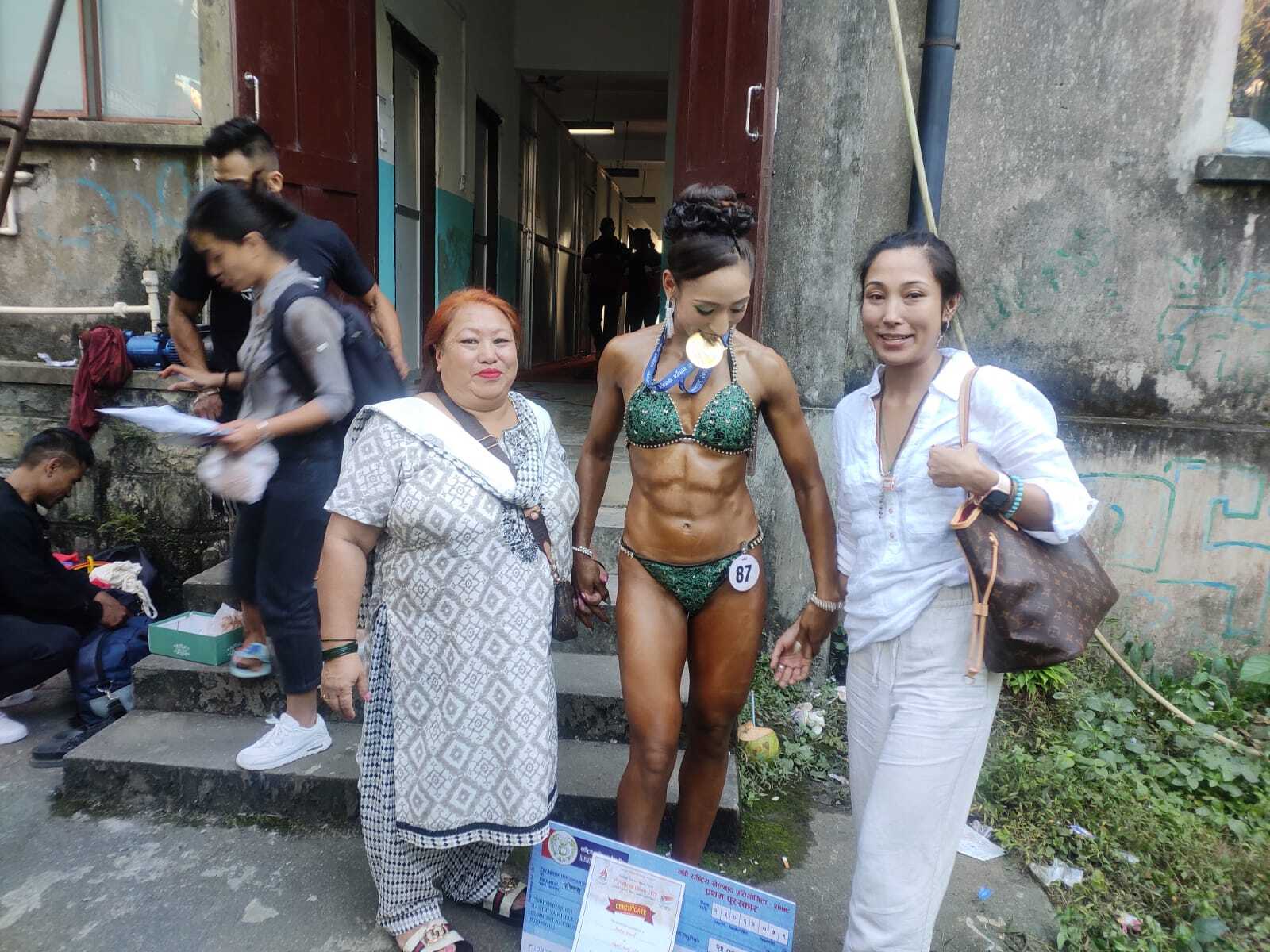 महिला मोडल 'फिजिक'मा इतिहास लेखाएकी एयर होस्टेस स्वेता