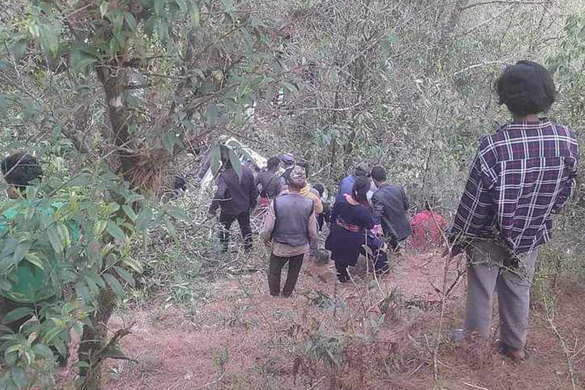 सिन्धुपाल्चोकमा जन्ती बोकेको बस दुर्घटना: ३ जनाको मृत्यु, ५० भन्दा बढी घाइते
