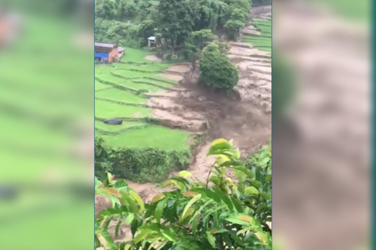 बागलुङ पहिरो:  घाइतेलाई अस्पताल पुर्‍याउन कठिन, बेपत्ता ४ जनाको खोजी जारी