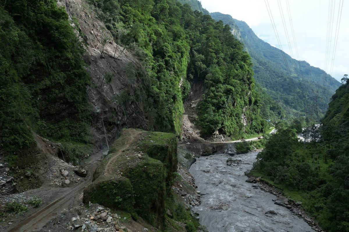कालीगण्डकी करिडोरः महभिरको पहिरोले दुर्घटनाको जोखिम 