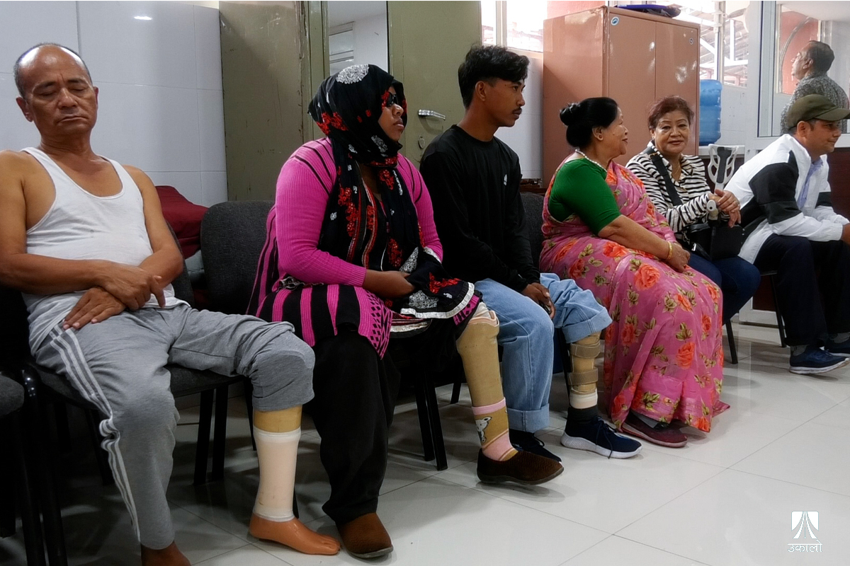 एउटा धर्मशाला जसले खुट्टा गुमाएर घिस्रिन बाध्य भएका हजारौँलाई हिँडाइरहेको छ  (भिडियो कथा)