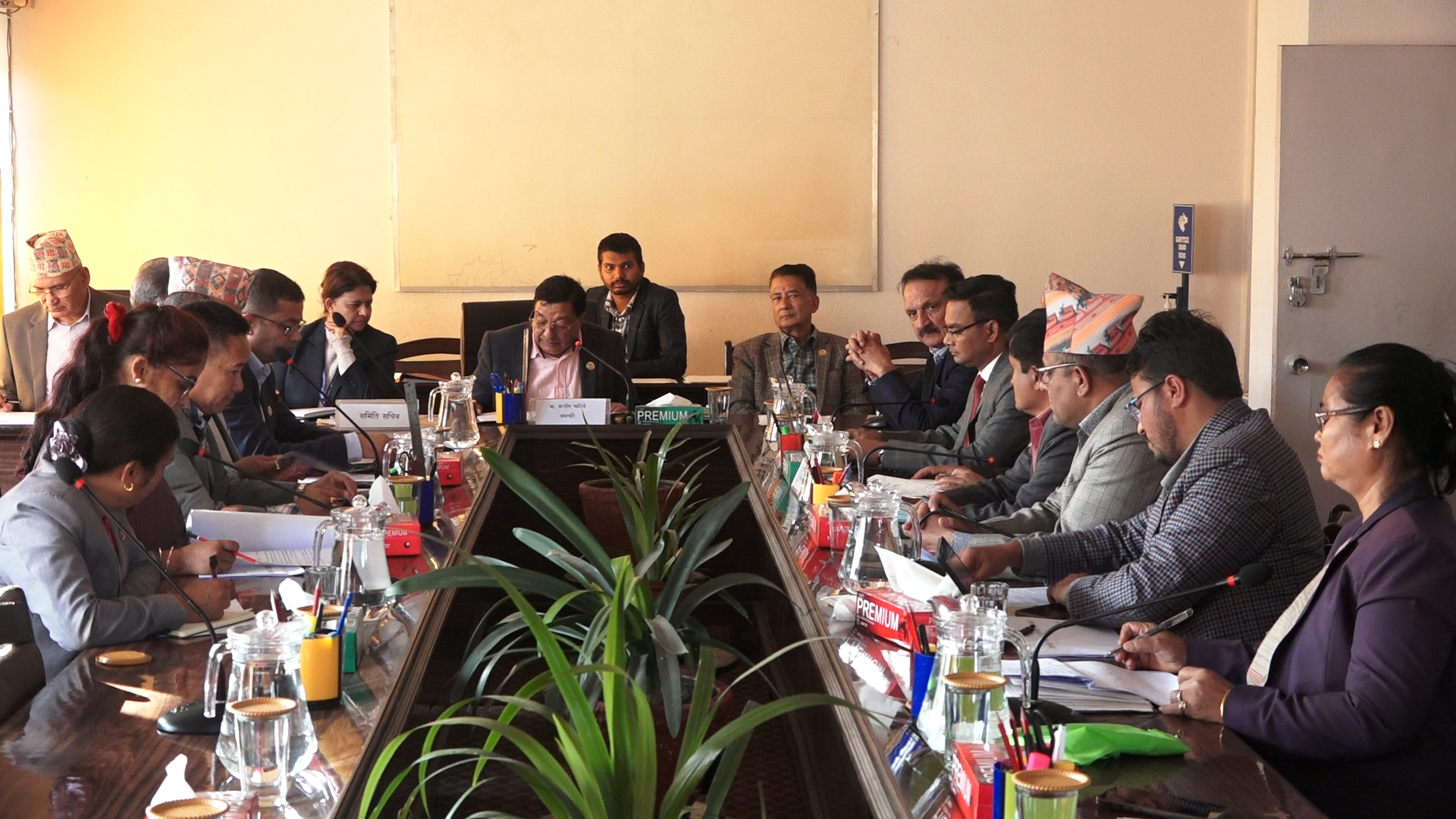 सांसदहरू भन्छन् – संकटोन्मुख अर्थतन्त्रप्रति सरकार गम्भीर भएन