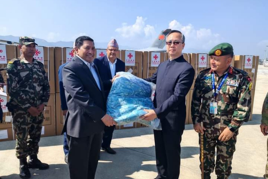 चीनद्वारा भूकम्पपीडितलाई प्रदान गरिएको राहत सामग्री ग्रहण