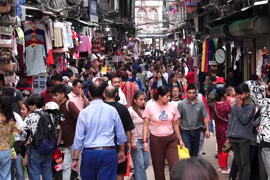 दशैँ लागेसँगै बजारमा किनमेल गर्नेहरूकाे भिड (तस्वीरहरू)