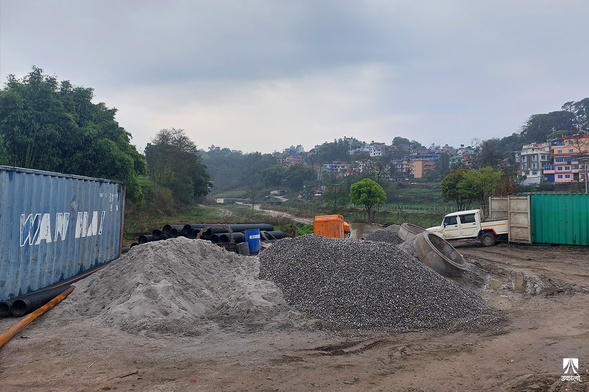 कामै नगर्ने ठेकेदारलाई निरन्तर म्याद थप, भौतिक प्रगतिभन्दा दोब्बर भुक्तानी 