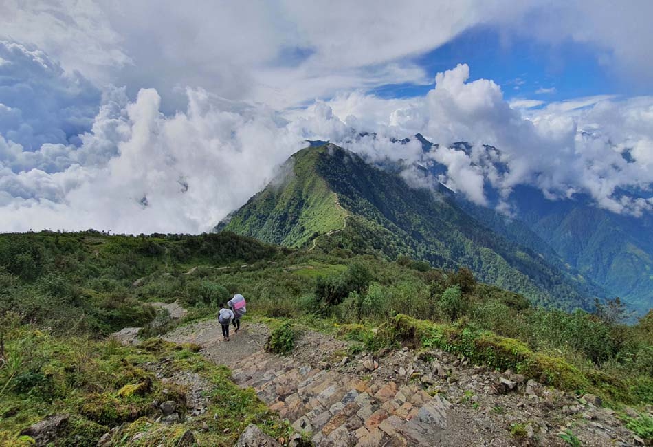 मुन्दुम पदमार्गमा तीन महिनामा पुगे एक लाख पर्यटक