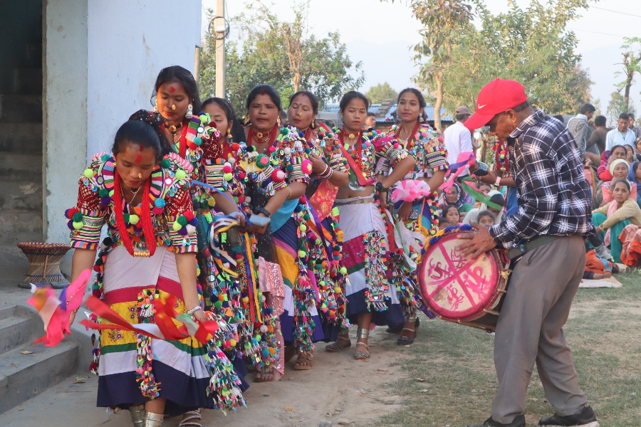 राना थारू समुदायको पृथक् होली