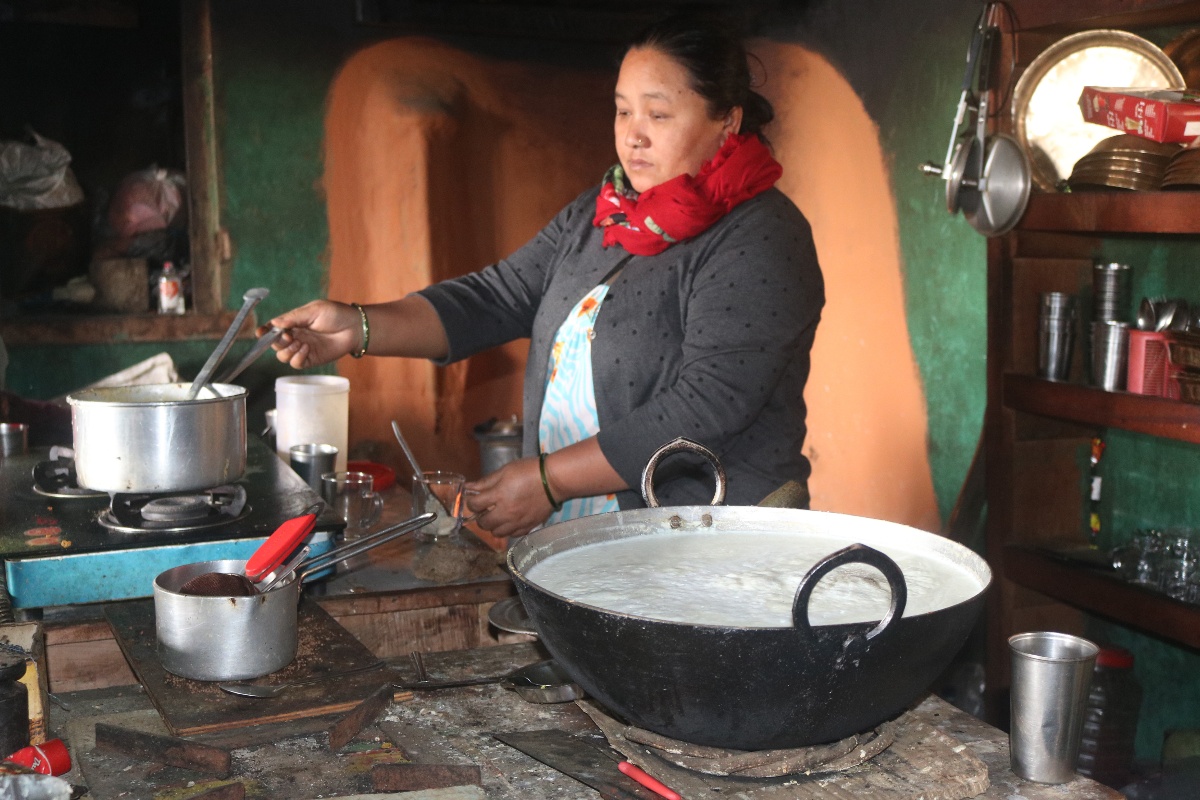 २७ वर्षदेखि नुनथलाडाँडामा चिया बेचिरहेकी विरस