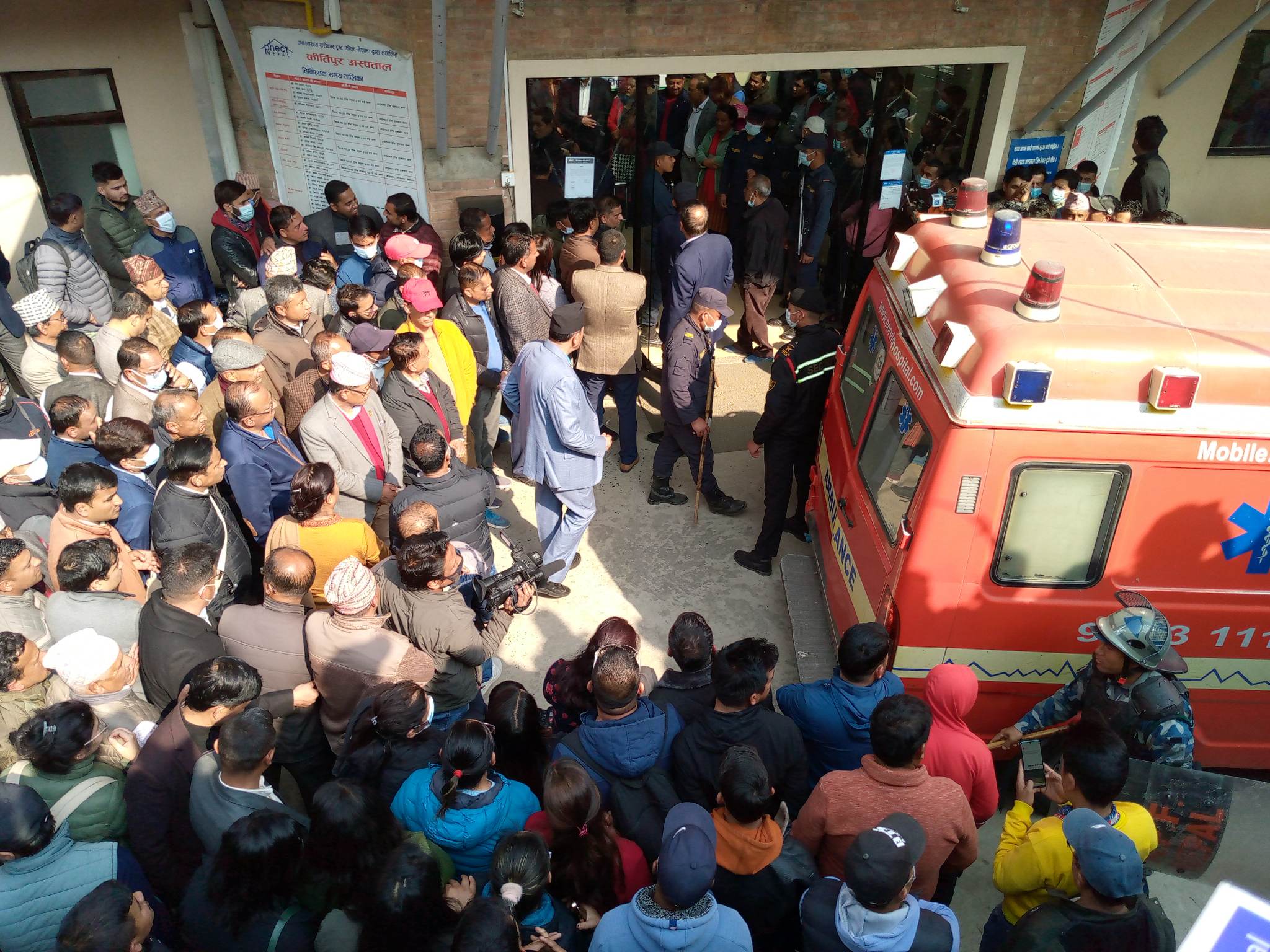 नेता भण्डारीलाई एयर एम्बुलेन्समार्फत उपचारका लागि भारत लगिँदै