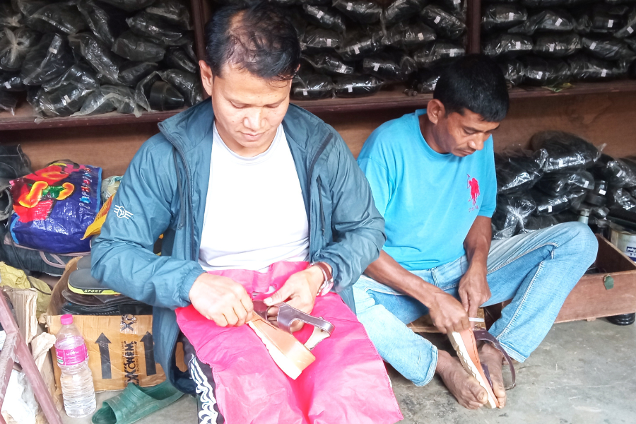 जुत्ता चप्पल सिलाएरै फेरिएको जयबहादुरको जीवनशैली