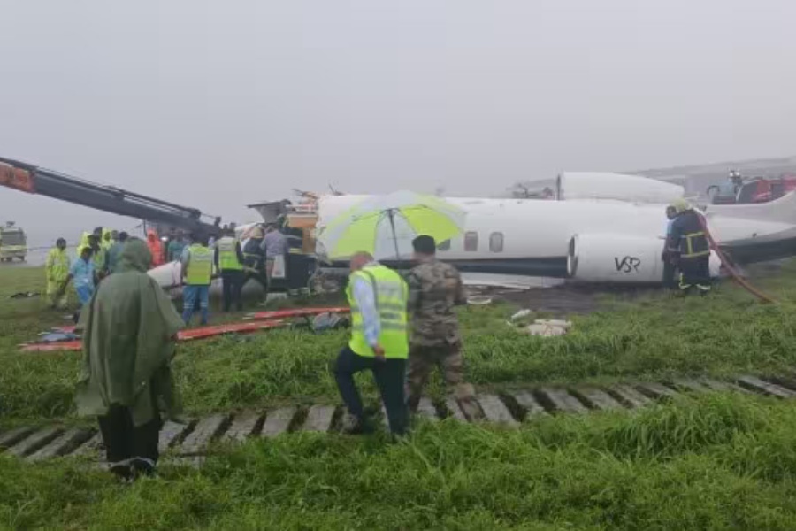 मुम्बईमा विमान दुर्घटना हुँदा ८ जना घाइते