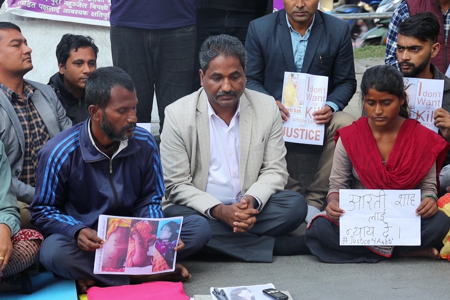 आरती साहको 'न्यायका लागि' प्रभु साह धर्नामा