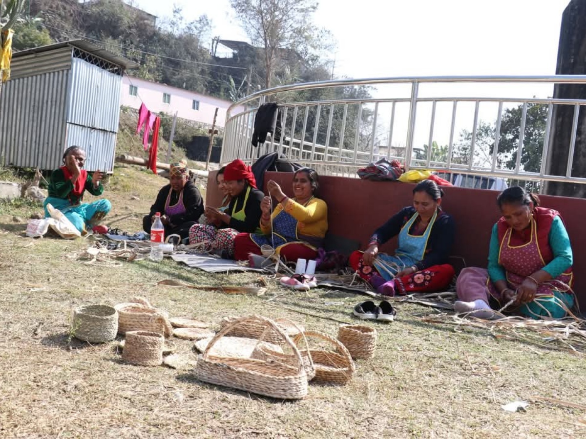 खेर जाने केराको थम्बाबाट सामग्री उत्पादन