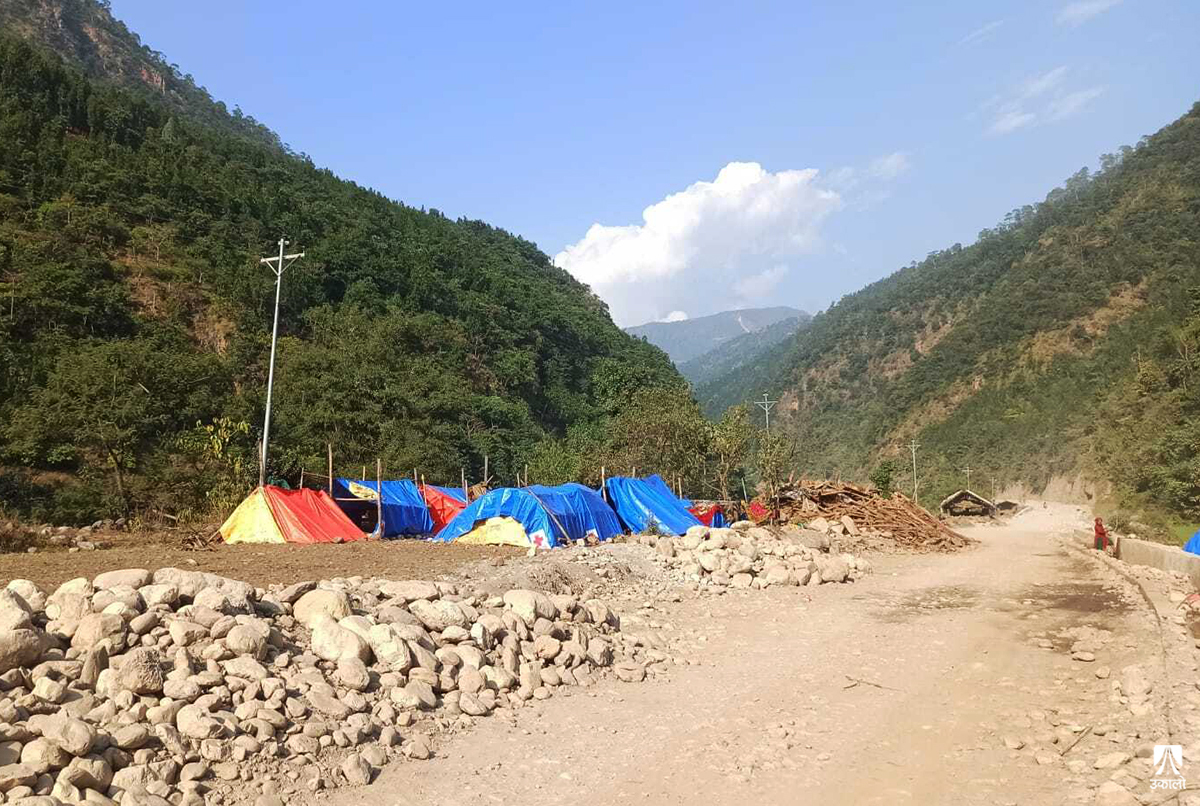 जाजरकोट भूकम्प : त्रिपालमा आश्रित प्रभावितमा देखिँदै स्वास्थ्य समस्या