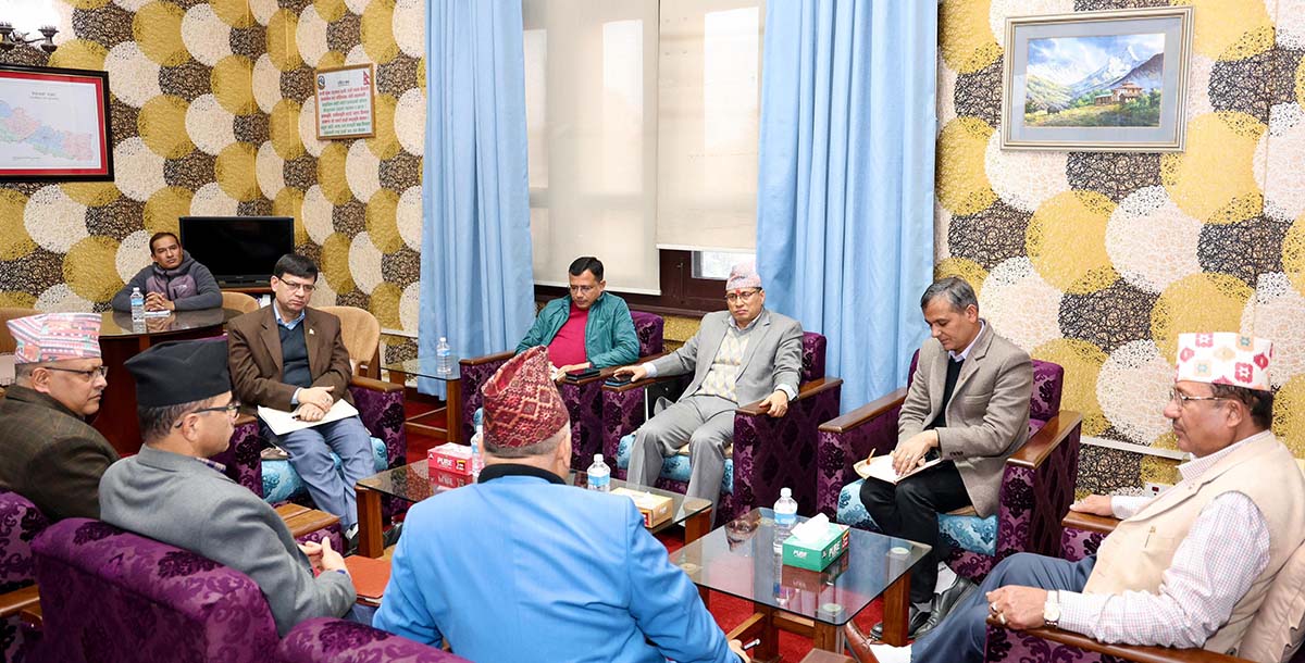 निर्वाचन तयारीबारे गृहमन्त्री र आयोगका पदाधिकारीबीच छलफल