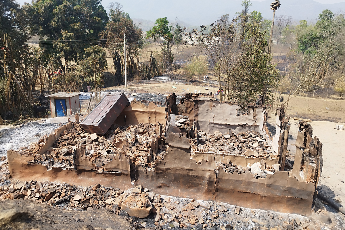 दाङका आगलागीपीडितको पीडा: घरगोठ जले, खाने र बस्ने ठाउँको अभाव