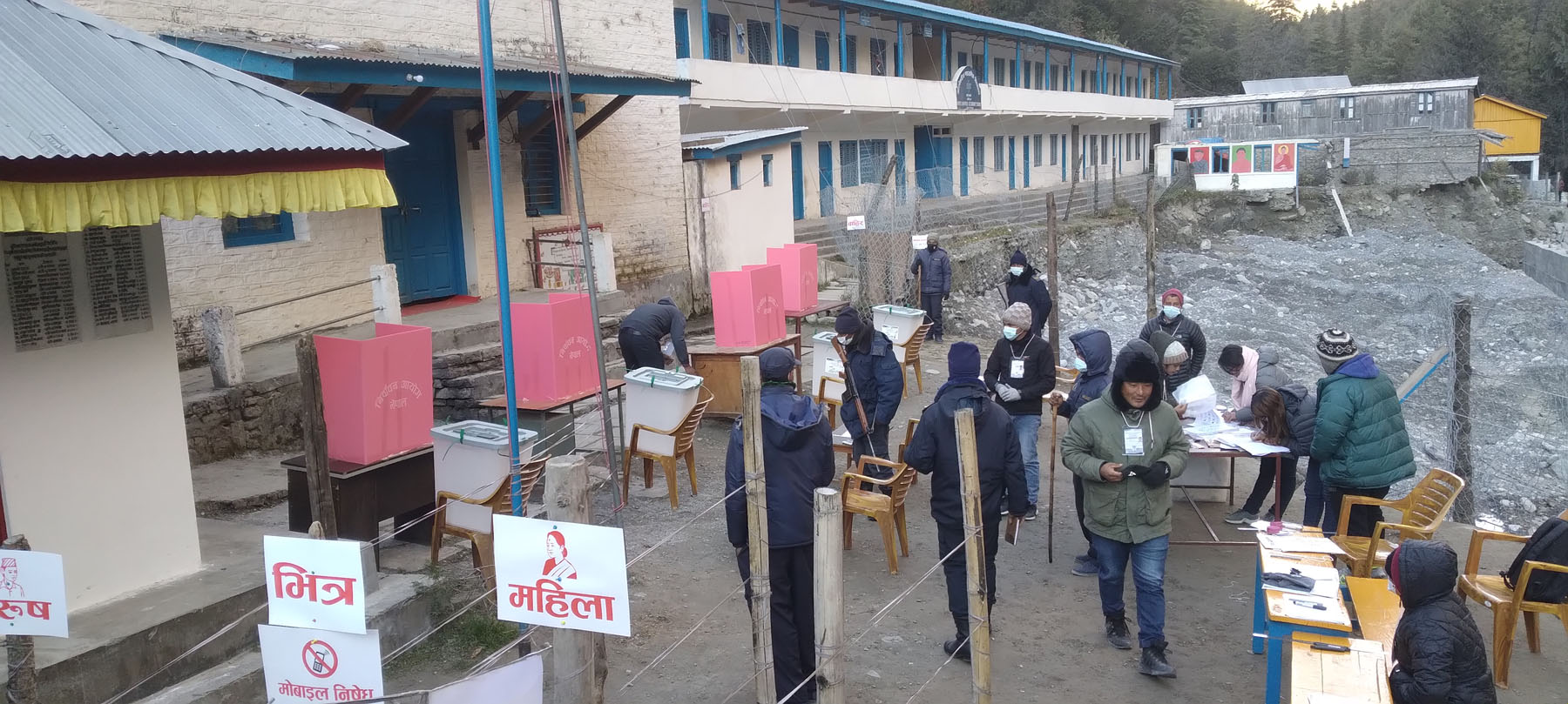 सुर्खेतको सिम्ता क्याम्पस केन्द्रमा मतदान जारी