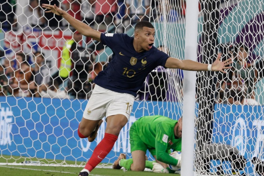 फ्रान्स अन्तिम १६ मा, एम्बाप्पेको दुई गोल