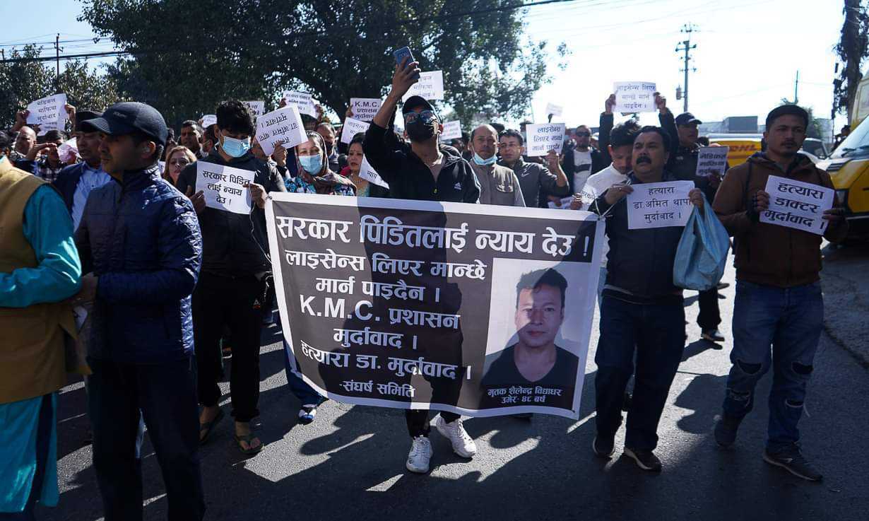 केएमसी अस्पतालका डाक्टरको 'लापरवाही', बिरामीको मृत्युपछि परिवारलाई सात लाख