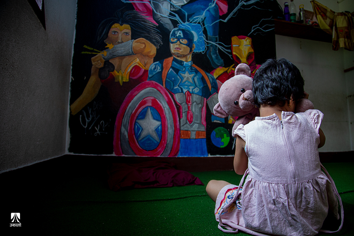 बच्चालाई ‘थेरापी’ र अभिभावकलाई तालिम नै अटिजमको उपचार, महँगो शुल्कले आर्थिक भार