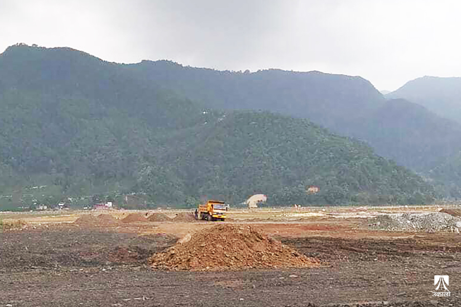 अदालतको आदेशपछि पनि फेवातालको सिमसार पुर्न रोकिएन, राजनीतिक संरक्षणको आशंका