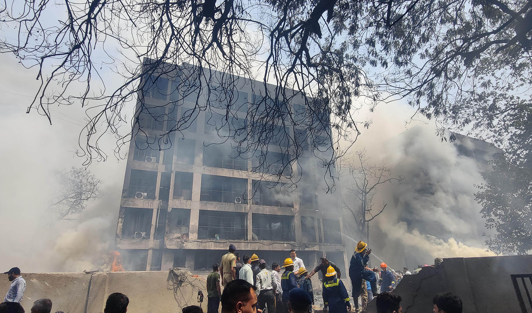 अहमदाबाद विमान दुर्घटनामा परेका एक जनाको जीवितै उद्धार