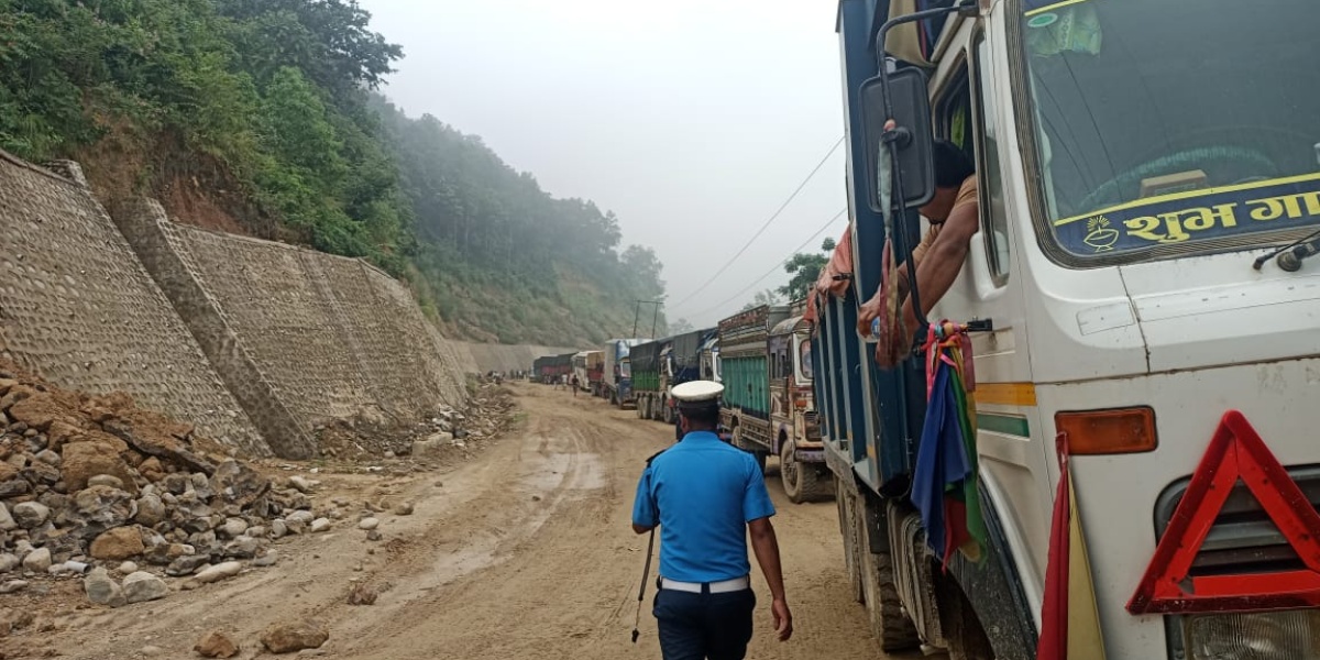 नारायणघाट–बुटवल सडकको दाउन्नेखण्ड अवरुद्ध