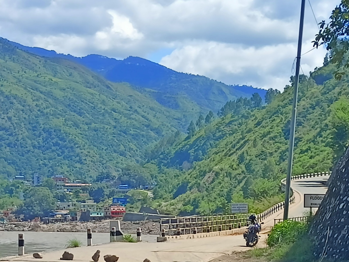 भकुण्डे–तेमाल मेच्छेपौवा सडक खुल्यो, बीपी राजमार्गमा रोकिएका सवारी गन्तव्यतर्फ