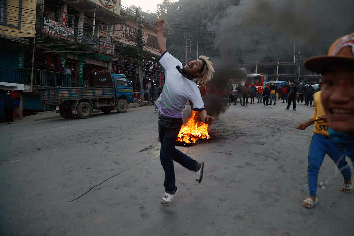 किन अराजकतामा रमाउँदैछ समाज? 