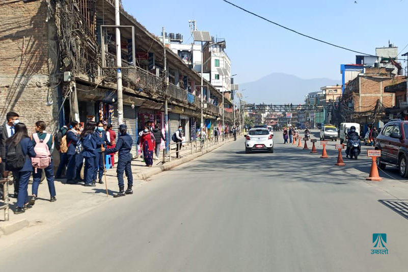 सडक खाली गराएर पशुपतिमा रामचन्द्रको पूजाअर्चना