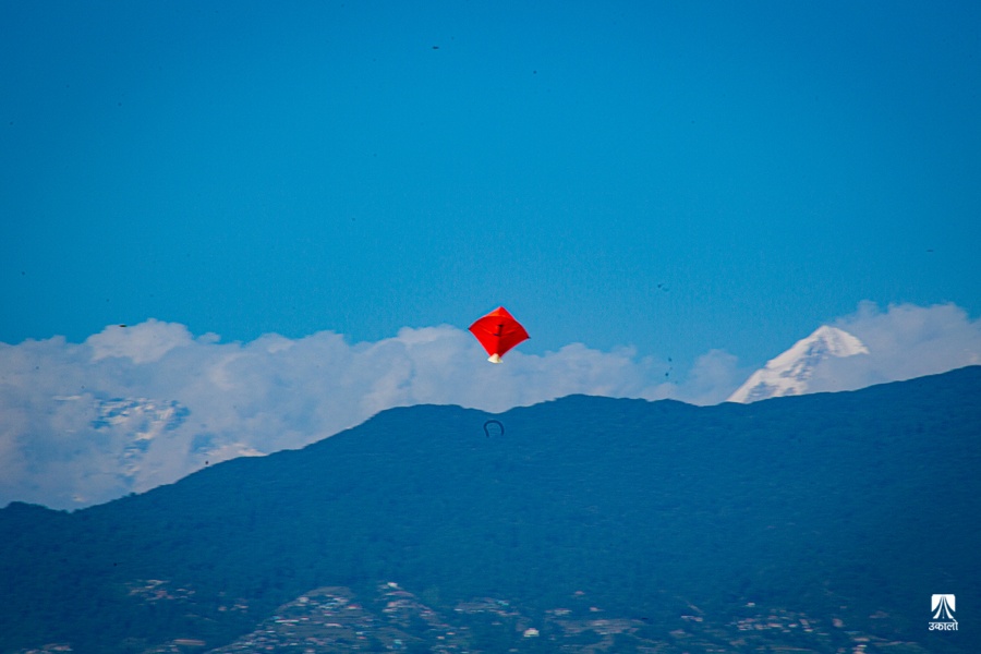 हावामा कावा खाँदै चंगा (तस्वीरहरू)